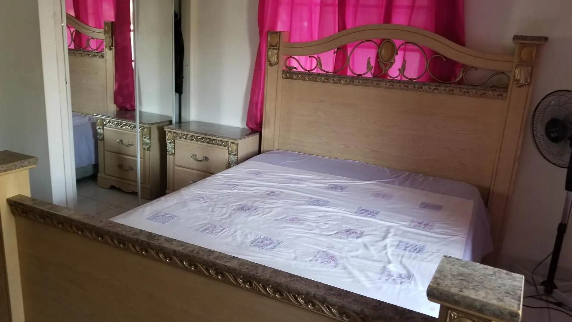 Quarto em Acomodações Particulares Diana Place Spanish Town